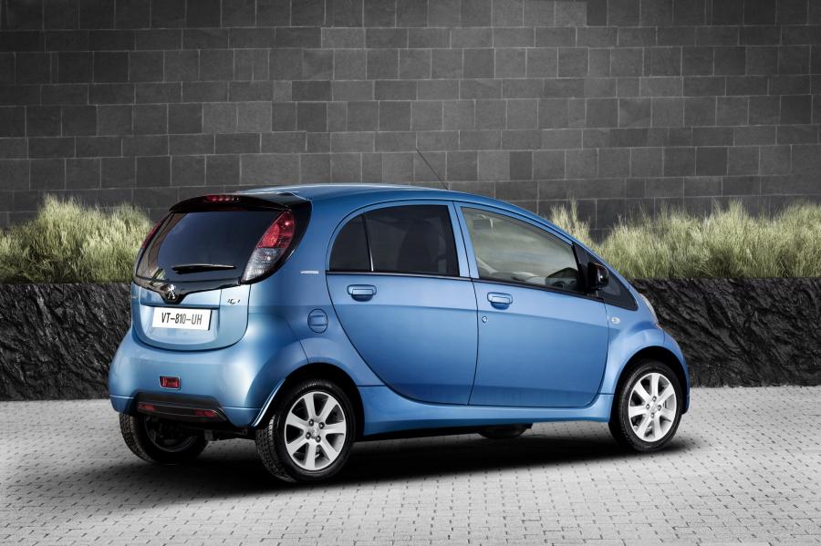  Peugeot iOn 2011 года  (фото 32 из 38)
